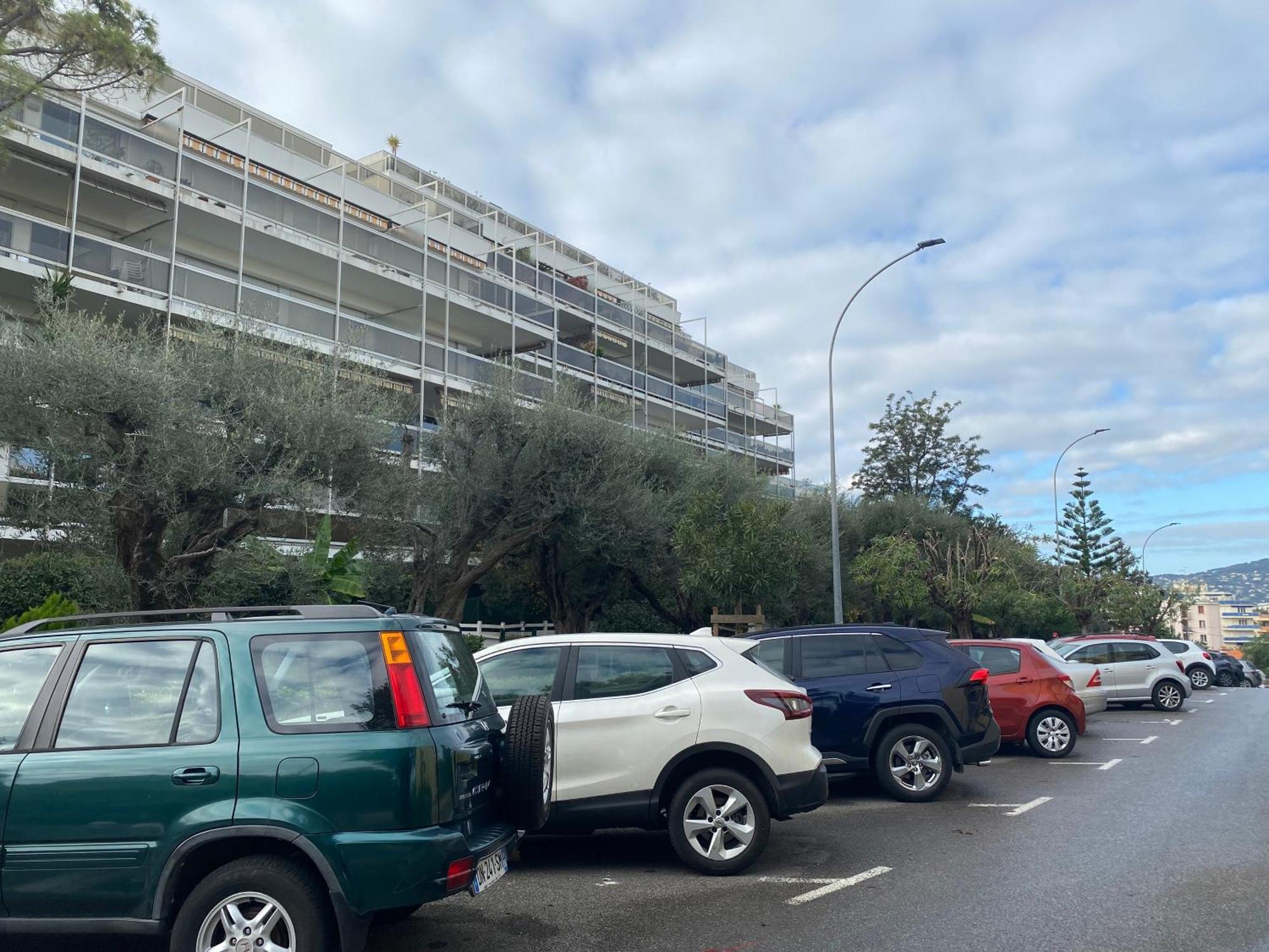 En Classe 2 Etoiles Au Bord De 4 Couchages Avec Lit Superpose Et Au Salon Un Canape Convertible Et Piscine A 300 M Des Transports Communs,gare Ferroviaire,commerces Et Plages Leilighet Antibes