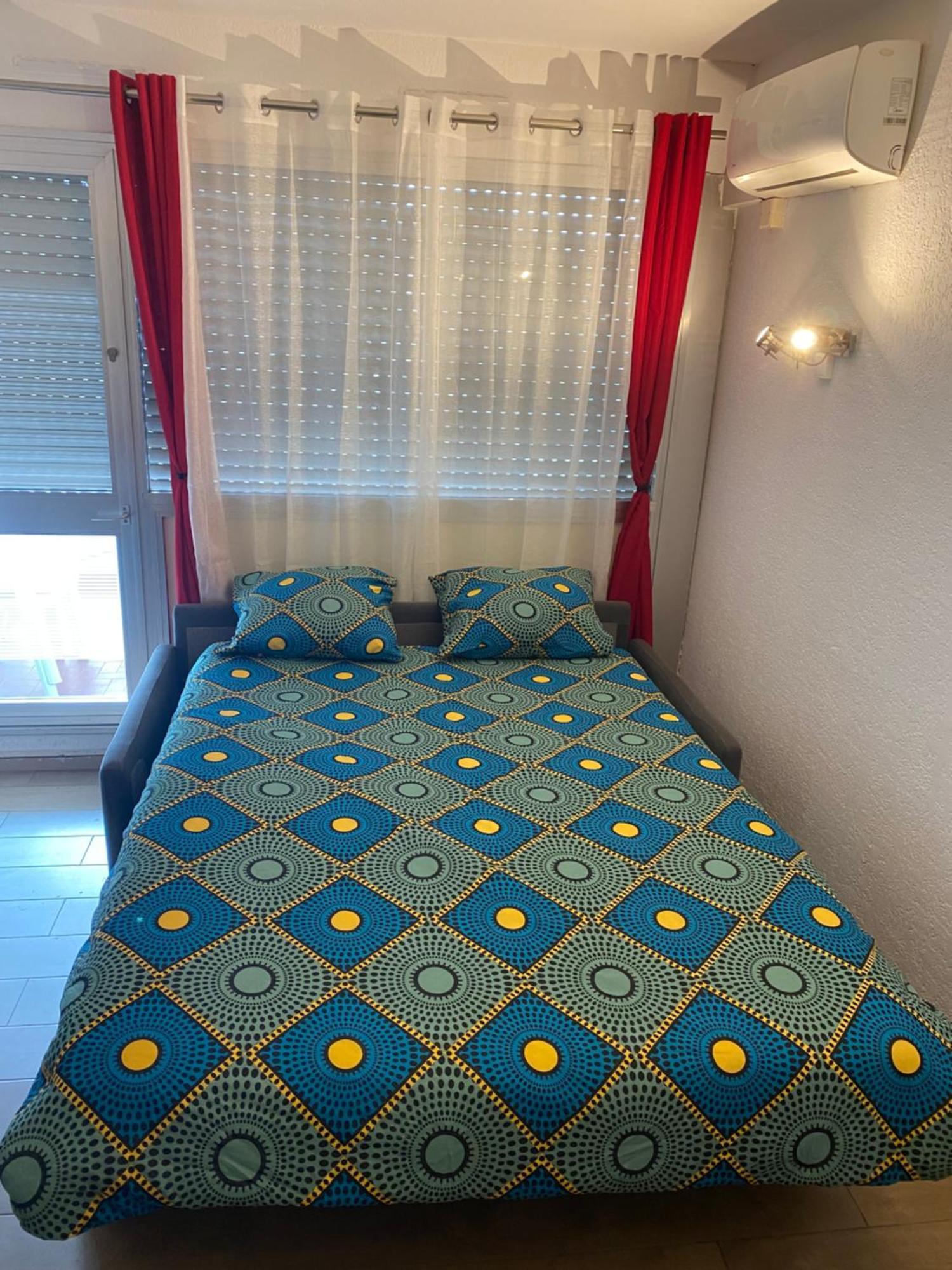 En Classe 2 Etoiles Au Bord De 4 Couchages Avec Lit Superpose Et Au Salon Un Canape Convertible Et Piscine A 300 M Des Transports Communs,gare Ferroviaire,commerces Et Plages Leilighet Antibes